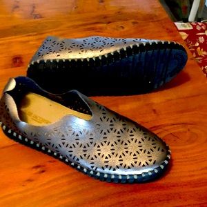 Ike’s Jacobsen flats, pewter colour size 7.5